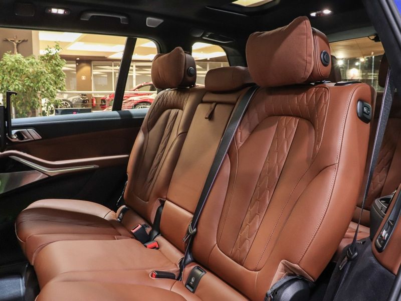 BMW X7 4.4 V8 GASOLINA M60i STEPTRONIC 2024/2025 VIA BELLA VEÍCULOS ESPECIAIS CAXIAS DO SUL / Carros no Vale