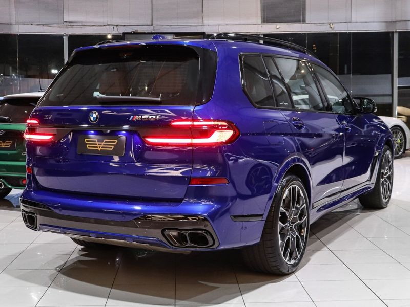 BMW X7 4.4 V8 GASOLINA M60i STEPTRONIC 2024/2025 VIA BELLA VEÍCULOS ESPECIAIS CAXIAS DO SUL / Carros no Vale