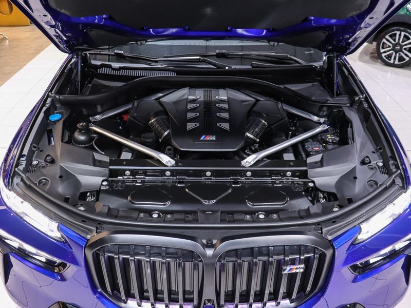 BMW X7 4.4 V8 GASOLINA M60i STEPTRONIC 2024/2025 VIA BELLA VEÍCULOS ESPECIAIS CAXIAS DO SUL / Carros no Vale