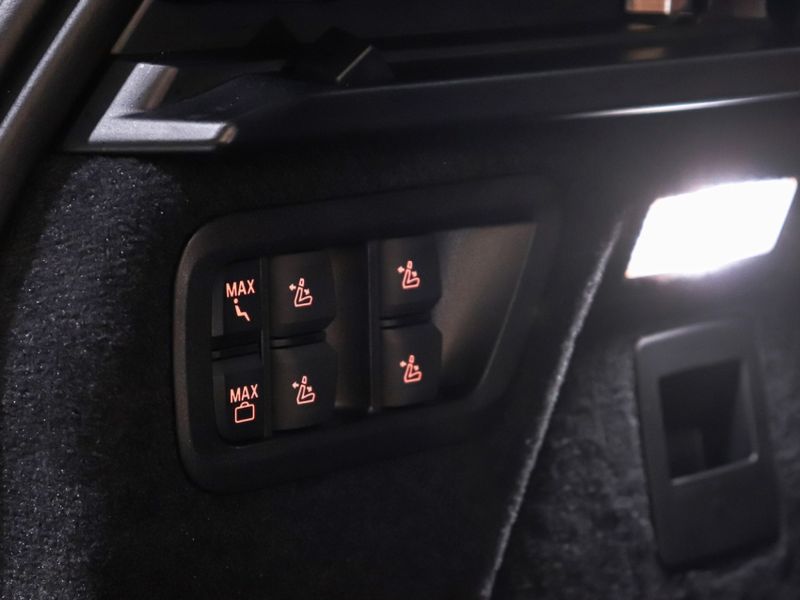 BMW X7 4.4 V8 GASOLINA M60i STEPTRONIC 2024/2025 VIA BELLA VEÍCULOS ESPECIAIS CAXIAS DO SUL / Carros no Vale