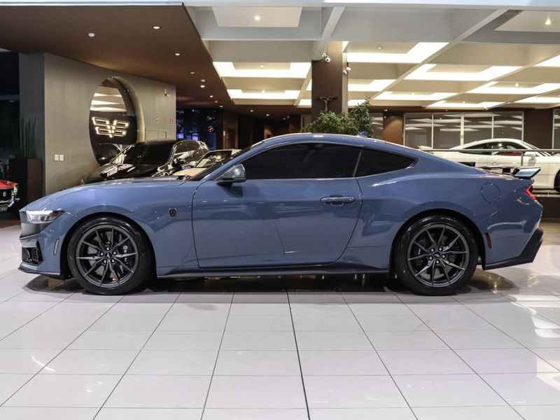 Ford MUSTANG 5.0 V8 GASOLINA DARK HORSE SELECTSHIFT 2025/2025 VIA BELLA VEÍCULOS ESPECIAIS CAXIAS DO SUL / Carros no Vale