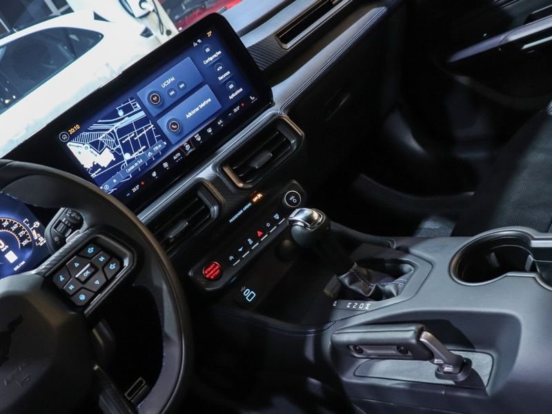 Ford MUSTANG 5.0 V8 GASOLINA DARK HORSE SELECTSHIFT 2025/2025 VIA BELLA VEÍCULOS ESPECIAIS CAXIAS DO SUL / Carros no Vale