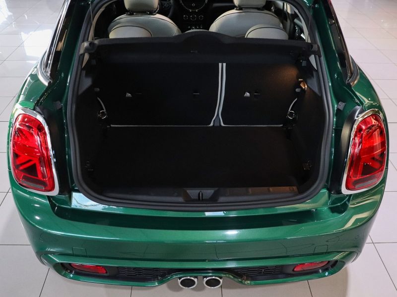 Mini COOPER 2.0 16V TWINPOWER GASOLINA S 4P STEPTRONIC 2020/2021 VIA BELLA VEÍCULOS ESPECIAIS CAXIAS DO SUL / Carros no Vale