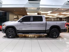 Ram 1500 5.7 V8 GASOLINA REBEL CD 4X4 AUTOMÁTICO 2022/2022 VIA BELLA VEÍCULOS ESPECIAIS CAXIAS DO SUL / Carros no Vale