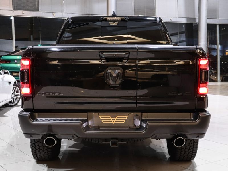 Ram 1500 5.7 V8 GASOLINA REBEL CD 4X4 AUTOMÁTICO 2022/2022 VIA BELLA VEÍCULOS ESPECIAIS CAXIAS DO SUL / Carros no Vale