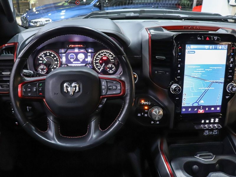 Ram 1500 5.7 V8 GASOLINA REBEL CD 4X4 AUTOMÁTICO 2022/2022 VIA BELLA VEÍCULOS ESPECIAIS CAXIAS DO SUL / Carros no Vale