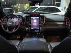 Ram 1500 5.7 V8 GASOLINA REBEL CD 4X4 AUTOMÁTICO 2022/2022 VIA BELLA VEÍCULOS ESPECIAIS CAXIAS DO SUL / Carros no Vale