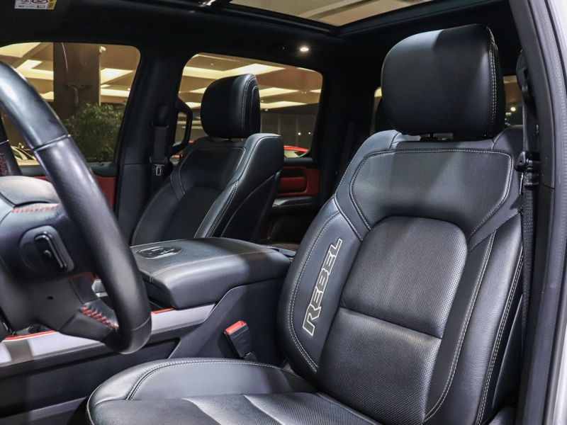 Ram 1500 5.7 V8 GASOLINA REBEL CD 4X4 AUTOMÁTICO 2022/2022 VIA BELLA VEÍCULOS ESPECIAIS CAXIAS DO SUL / Carros no Vale