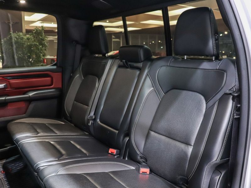 Ram 1500 5.7 V8 GASOLINA REBEL CD 4X4 AUTOMÁTICO 2022/2022 VIA BELLA VEÍCULOS ESPECIAIS CAXIAS DO SUL / Carros no Vale