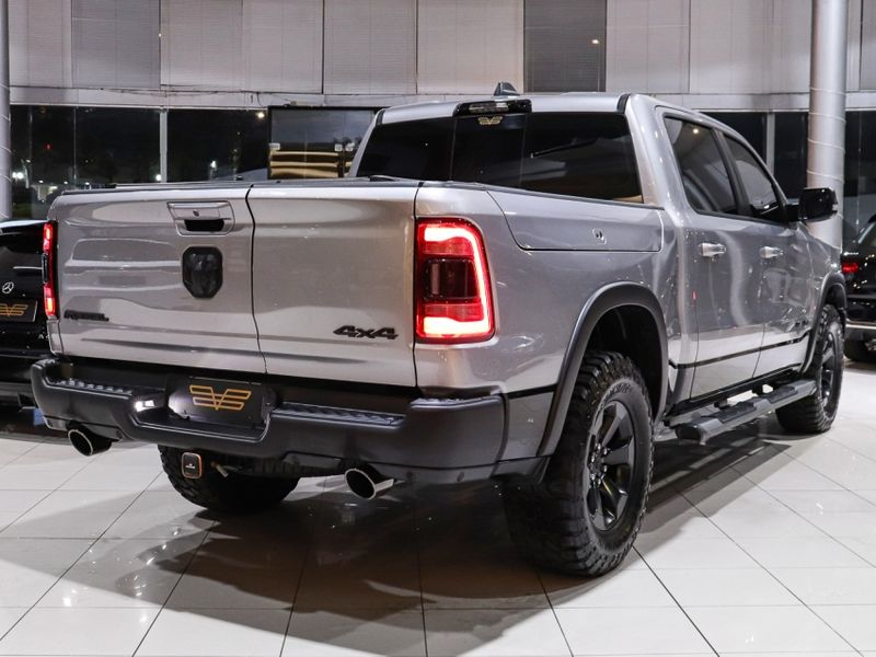 Ram 1500 5.7 V8 GASOLINA REBEL CD 4X4 AUTOMÁTICO 2022/2022 VIA BELLA VEÍCULOS ESPECIAIS CAXIAS DO SUL / Carros no Vale