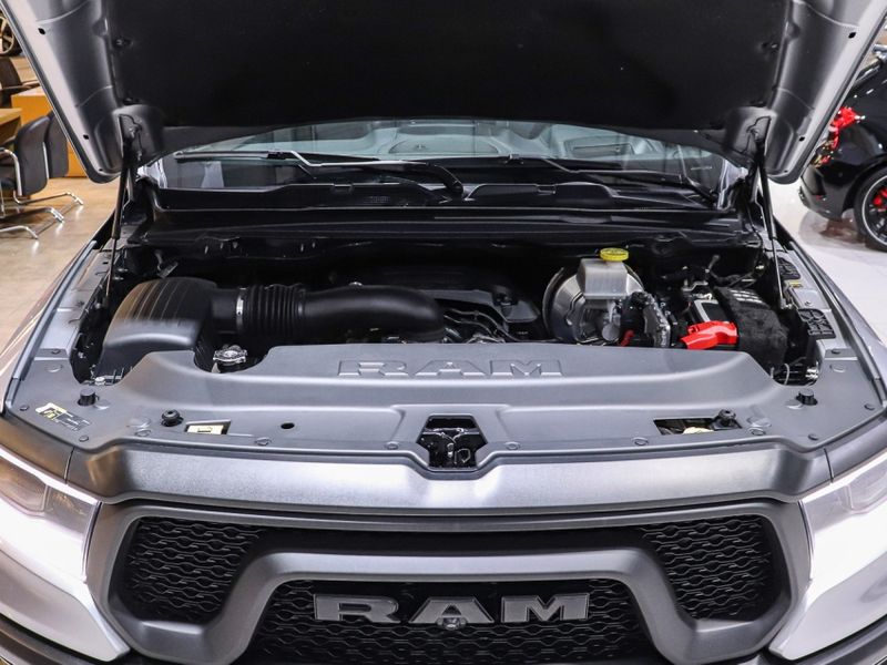 Ram 1500 5.7 V8 GASOLINA REBEL CD 4X4 AUTOMÁTICO 2022/2022 VIA BELLA VEÍCULOS ESPECIAIS CAXIAS DO SUL / Carros no Vale