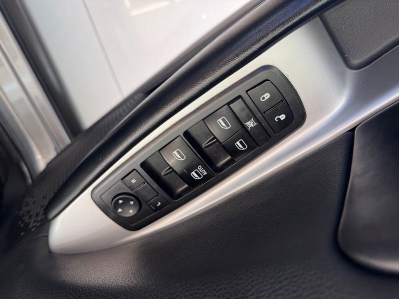 Fiat Freemont Emotion 2.4 2011/2012 COVEL VEICULOS ENCANTADO / Carros no Vale Fiat Freemont Emotion 2.4 2011/2012 COVEL VEICULOS ENCANTADO / Carros no Vale