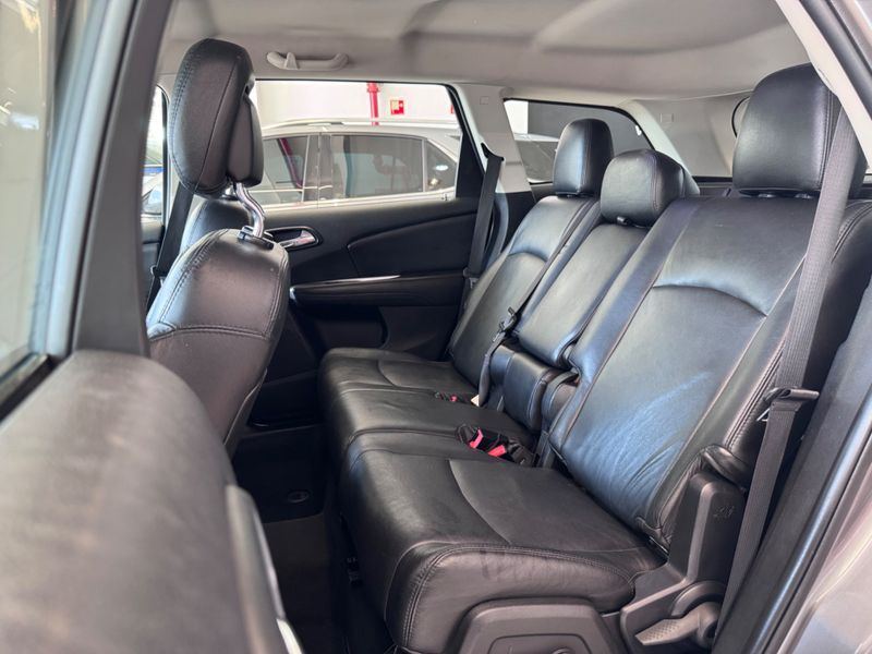 Fiat Freemont Emotion 2.4 2011/2012 COVEL VEICULOS ENCANTADO / Carros no Vale Fiat Freemont Emotion 2.4 2011/2012 COVEL VEICULOS ENCANTADO / Carros no Vale