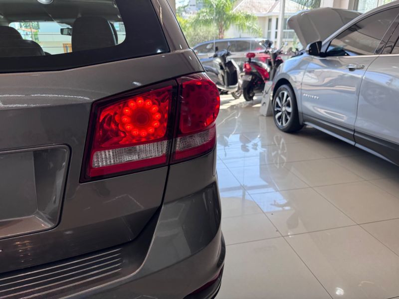 Fiat Freemont Emotion 2.4 2011/2012 COVEL VEICULOS ENCANTADO / Carros no Vale Fiat Freemont Emotion 2.4 2011/2012 COVEL VEICULOS ENCANTADO / Carros no Vale