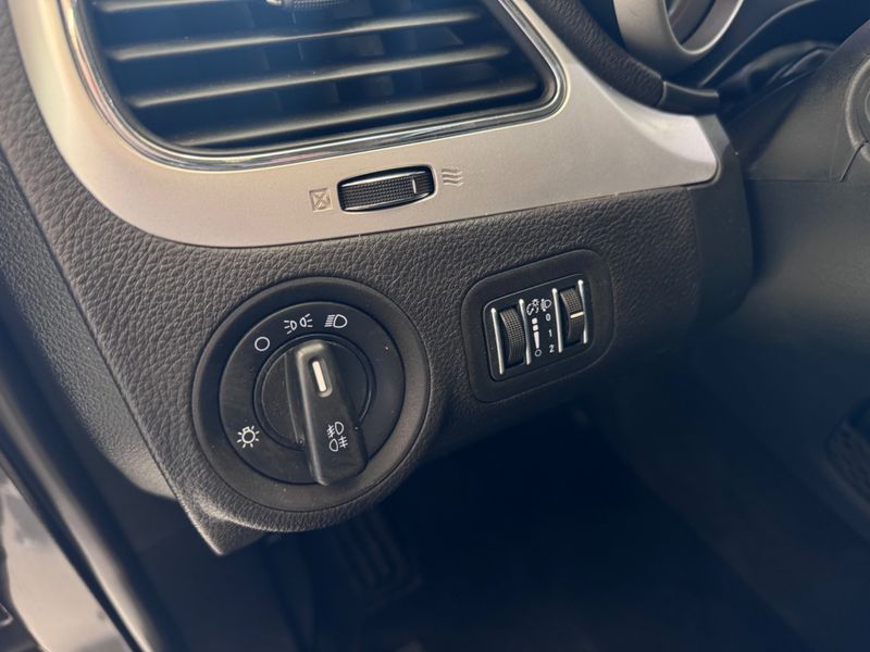 Fiat Freemont Emotion 2.4 2011/2012 COVEL VEICULOS ENCANTADO / Carros no Vale Fiat Freemont Emotion 2.4 2011/2012 COVEL VEICULOS ENCANTADO / Carros no Vale