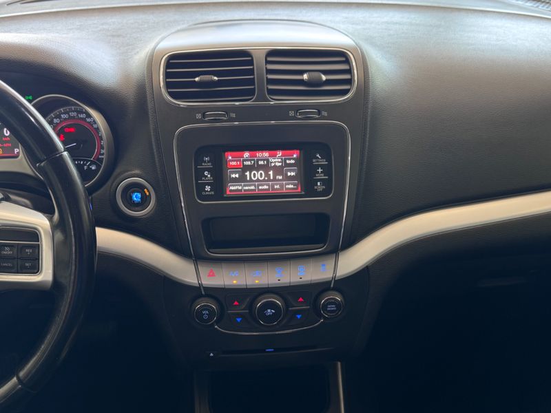 Fiat Freemont Emotion 2.4 2011/2012 COVEL VEICULOS ENCANTADO / Carros no Vale Fiat Freemont Emotion 2.4 2011/2012 COVEL VEICULOS ENCANTADO / Carros no Vale