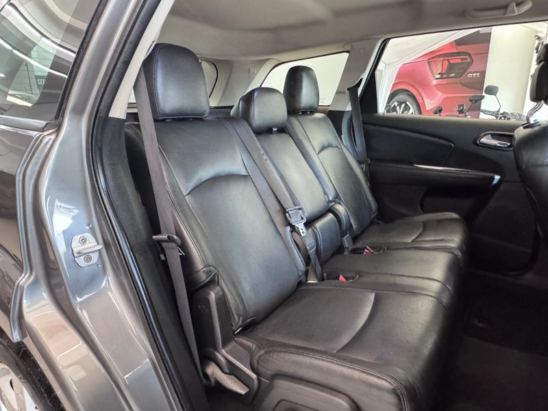 Fiat Freemont Emotion 2.4 2011/2012 COVEL VEICULOS ENCANTADO / Carros no Vale Fiat Freemont Emotion 2.4 2011/2012 COVEL VEICULOS ENCANTADO / Carros no Vale