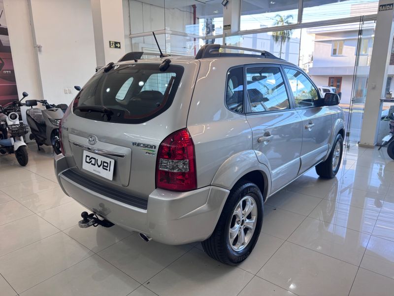 Hyundai Tucson 2.0 Gls 2014/2015 COVEL VEICULOS ENCANTADO / Carros no Vale