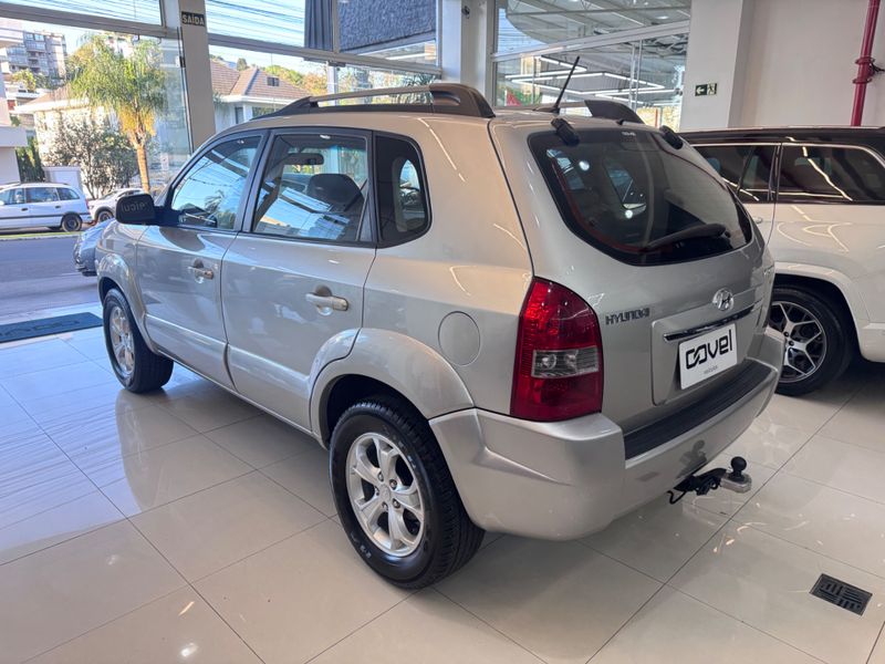 Hyundai Tucson 2.0 Gls 2014/2015 COVEL VEICULOS ENCANTADO / Carros no Vale