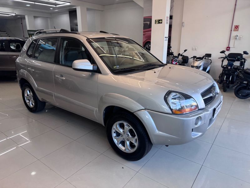 Hyundai Tucson 2.0 Gls 2014/2015 COVEL VEICULOS ENCANTADO / Carros no Vale