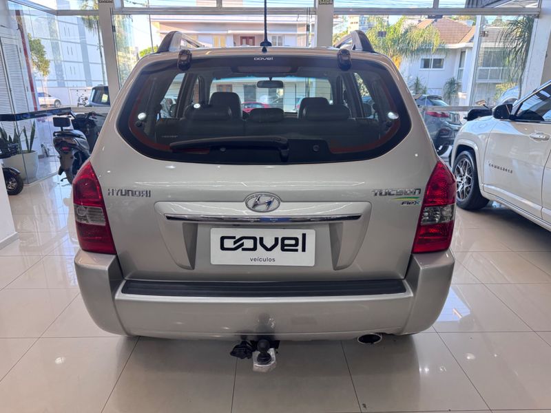 Hyundai Tucson 2.0 Gls 2014/2015 COVEL VEICULOS ENCANTADO / Carros no Vale