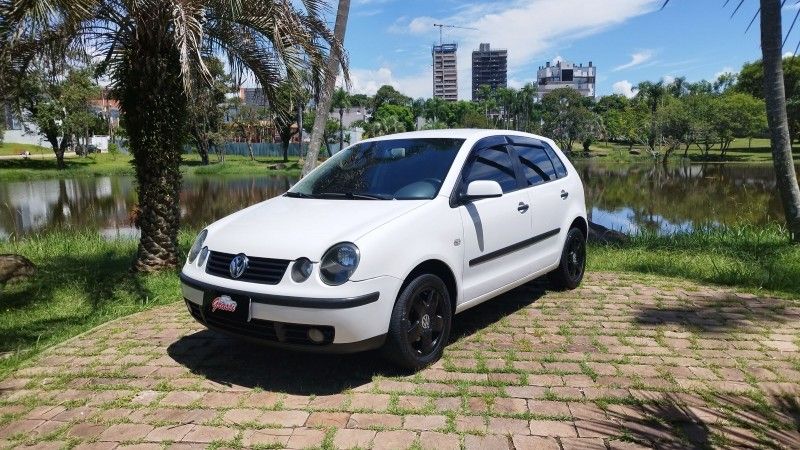 Volkswagen POLO HATCH 1.6 2003 GRASSI VEÍCULOS LAJEADO / Carros no Vale