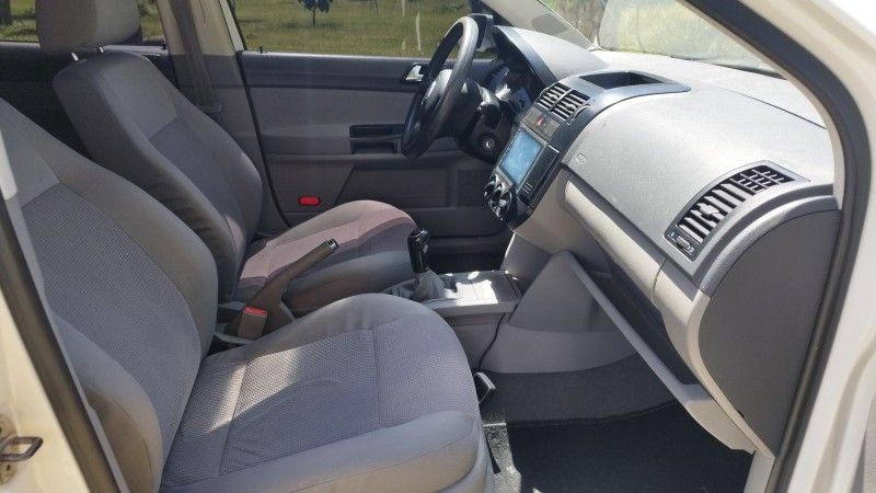 Volkswagen POLO HATCH 1.6 2003 GRASSI VEÍCULOS LAJEADO / Carros no Vale