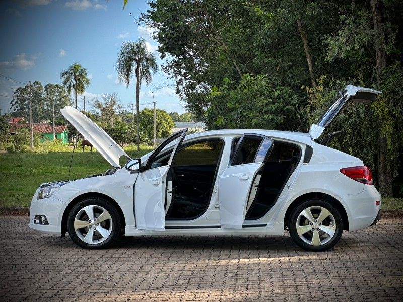 Chevrolet CRUZE LT 1.8 2012 NEUMANN VEÍCULOS ARROIO DO MEIO / Carros no Vale