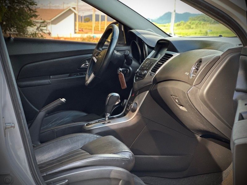 Chevrolet CRUZE LT 1.8 2012 NEUMANN VEÍCULOS ARROIO DO MEIO / Carros no Vale