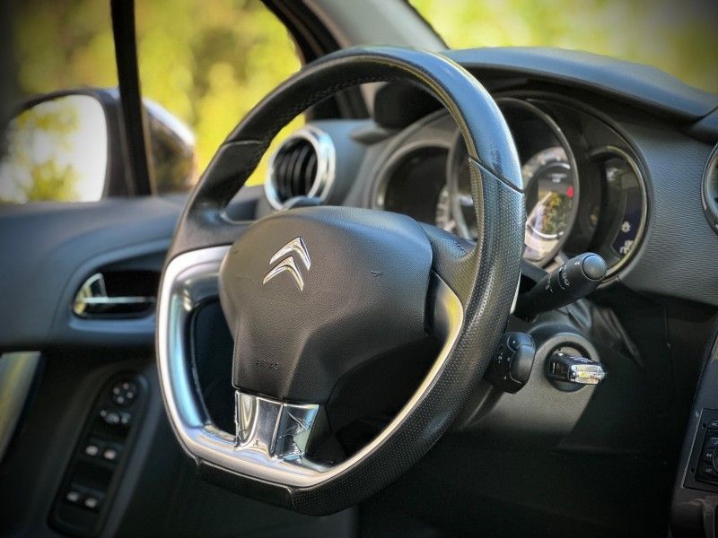 Citroen C3 EXCLUSIVE 1.6 2014 NEUMANN VEÍCULOS ARROIO DO MEIO / Carros no Vale Citroen C3 EXCLUSIVE 1.6 2014 NEUMANN VEÍCULOS ARROIO DO MEIO / Carros no Vale