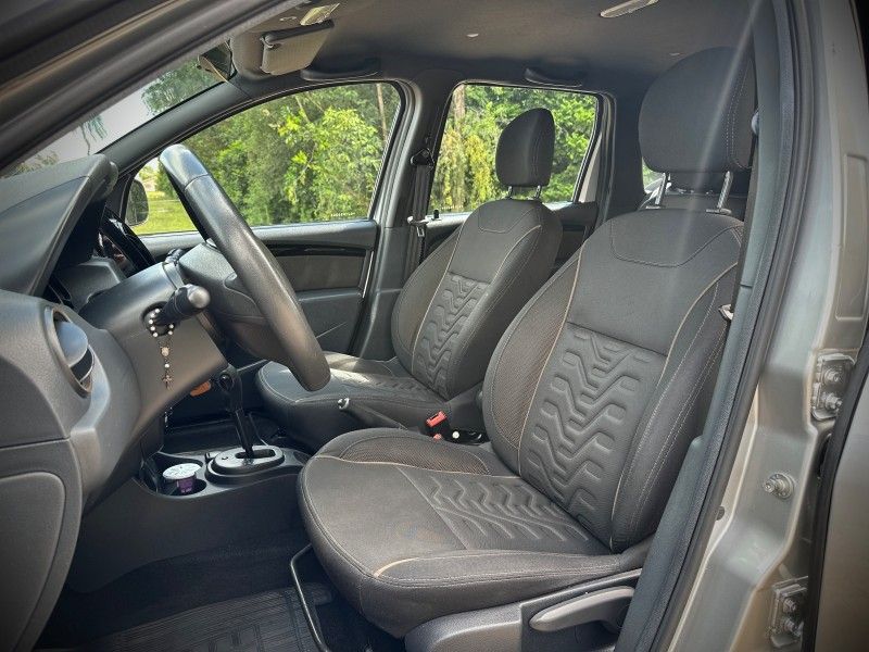 Renault DUSTER DYNAMIQUE 2.0 2016 NEUMANN VEÍCULOS ARROIO DO MEIO / Carros no Vale Renault DUSTER DYNAMIQUE 2.0 2016 NEUMANN VEÍCULOS ARROIO DO MEIO / Carros no Vale