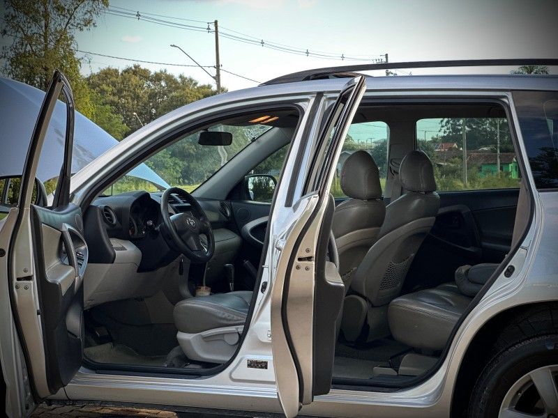Toyota RAV-4 2.4 2008 NEUMANN VEÍCULOS ARROIO DO MEIO / Carros no Vale Toyota RAV-4 2.4 2008 NEUMANN VEÍCULOS ARROIO DO MEIO / Carros no Vale