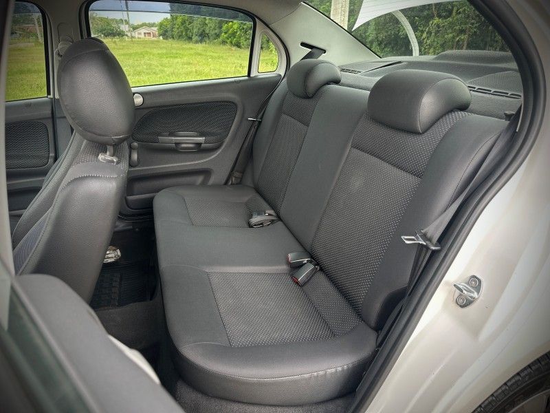 Volkswagen VOYAGE TRENDLINE 1.6 2015 NEUMANN VEÍCULOS ARROIO DO MEIO / Carros no Vale