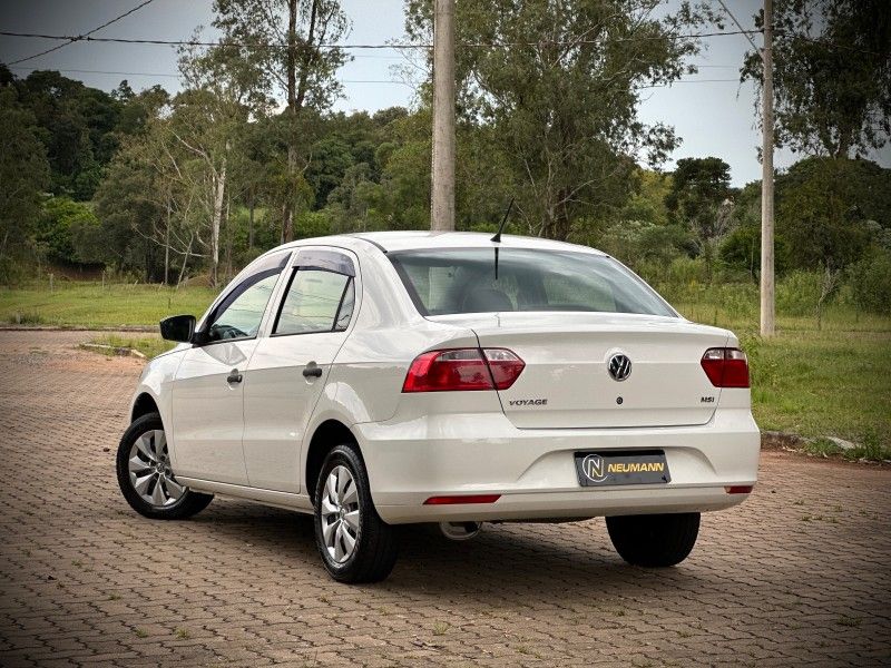 Volkswagen VOYAGE TRENDLINE 1.6 2015 NEUMANN VEÍCULOS ARROIO DO MEIO / Carros no Vale
