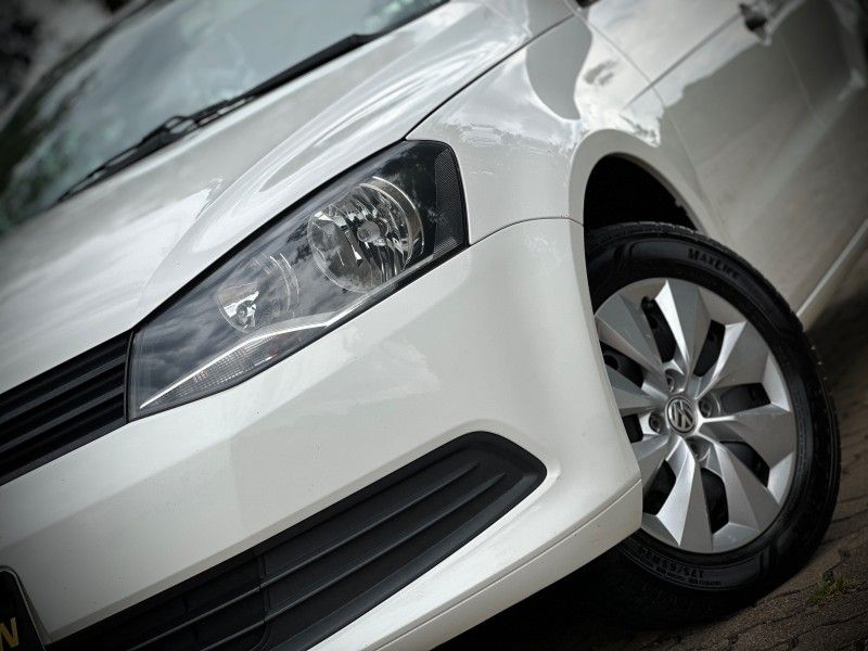 Volkswagen VOYAGE TRENDLINE 1.6 2015 NEUMANN VEÍCULOS ARROIO DO MEIO / Carros no Vale
