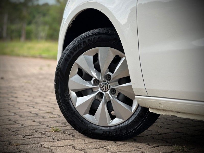 Volkswagen VOYAGE TRENDLINE 1.6 2015 NEUMANN VEÍCULOS ARROIO DO MEIO / Carros no Vale