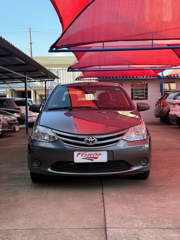 Toyota ETIOS SEDAN XS 1.5 2016 FERREIRA VEÍCULOS VENÂNCIO AIRES / Carros no Vale