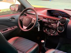 Toyota ETIOS SEDAN XS 1.5 2016 FERREIRA VEÍCULOS VENÂNCIO AIRES / Carros no Vale