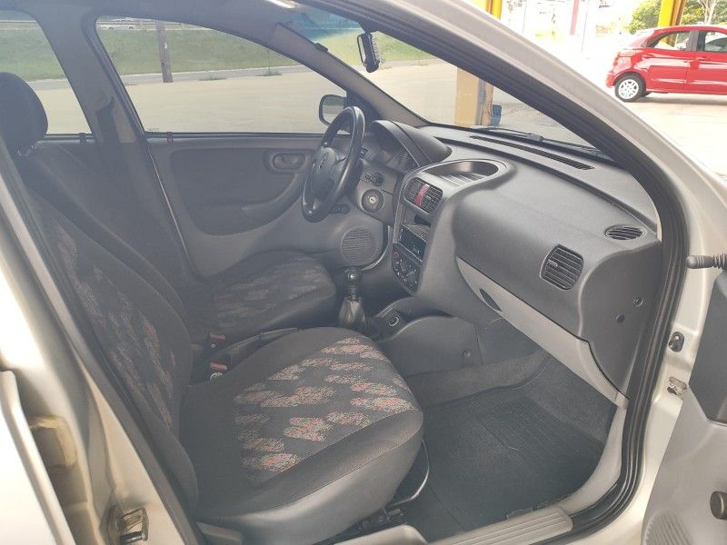 CHEVROLET CORSA 1.0 MPFI MAXX 8V 2003/2004 HUBNER MULTIMARCAS FARROUPILHA / Carros no Vale