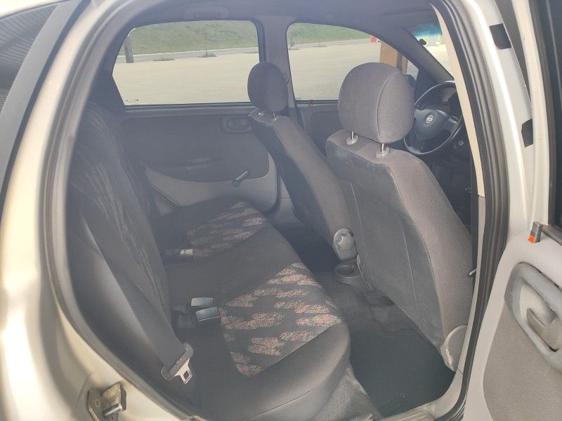 CHEVROLET CORSA 1.0 MPFI MAXX 8V 2003/2004 HUBNER MULTIMARCAS FARROUPILHA / Carros no Vale