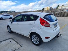 FORD FIESTA 1.5 SE HATCH 16V 2013/2013 HUBNER MULTIMARCAS FARROUPILHA / Carros no Vale