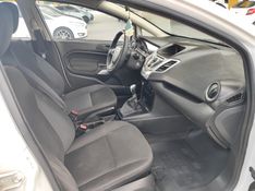 FORD FIESTA 1.5 SE HATCH 16V 2013/2013 HUBNER MULTIMARCAS FARROUPILHA / Carros no Vale