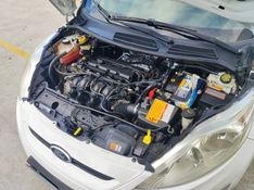 FORD FIESTA 1.5 SE HATCH 16V 2013/2013 HUBNER MULTIMARCAS FARROUPILHA / Carros no Vale