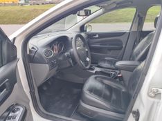 FORD FOCUS 2.0 SEDAN 16V 2012/2012 HUBNER MULTIMARCAS FARROUPILHA / Carros no Vale