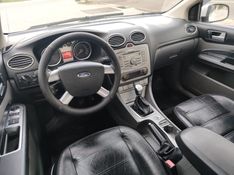 FORD FOCUS 2.0 SEDAN 16V 2012/2012 HUBNER MULTIMARCAS FARROUPILHA / Carros no Vale