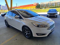 FORD FOCUS 2.0 TITANIUM 16V 2017/2017 HUBNER MULTIMARCAS FARROUPILHA / Carros no Vale