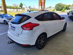 FORD FOCUS 2.0 TITANIUM 16V 2017/2017 HUBNER MULTIMARCAS FARROUPILHA / Carros no Vale