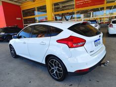 FORD FOCUS 2.0 TITANIUM 16V 2017/2017 HUBNER MULTIMARCAS FARROUPILHA / Carros no Vale