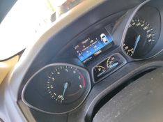 FORD FOCUS 2.0 TITANIUM 16V 2017/2017 HUBNER MULTIMARCAS FARROUPILHA / Carros no Vale