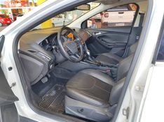 FORD FOCUS 2.0 TITANIUM 16V 2017/2017 HUBNER MULTIMARCAS FARROUPILHA / Carros no Vale